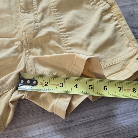 Yellow Cargo Shorts with Casual Style - Picture 5 of 7